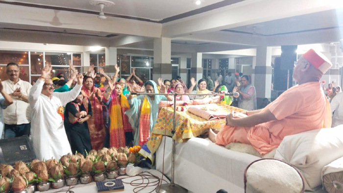 In Shrimad Bhagwat Katha, Katha Vyas Swami Sureshwaranand, the devotees were thrilled to hear about Shri Kishan Janmotsav from Mukharvind.
